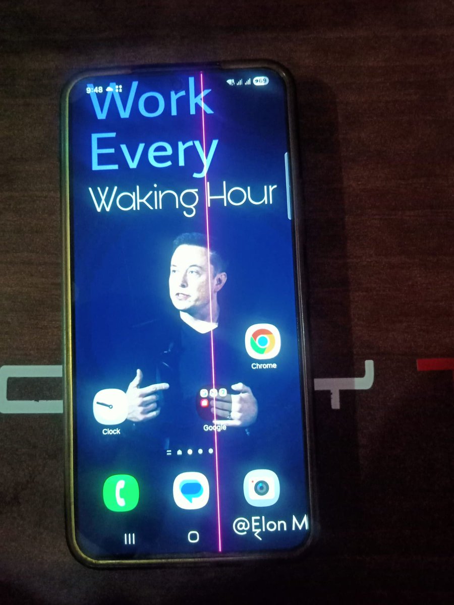 TaraChand0507's tweet image. After Samsung’s official update, a pink line appeared on my phone screen. It was perfectly fine before. It’s not my fault, so I shouldn’t have to pay for this issue. Please help #Samsung #PinkLineIssue @SamsungMobile @elonmusk @Apple @SamsungIndia