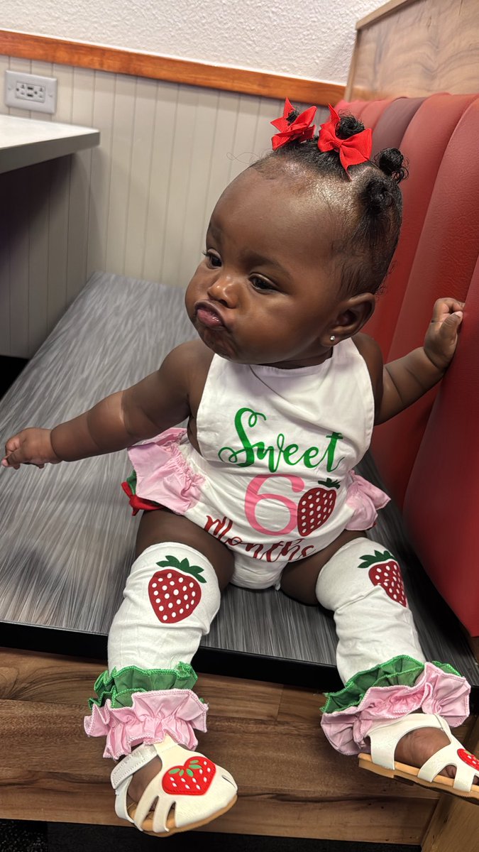 _babyZe's tweet photo. happy 6months to my biggest blessing! my lifetime mini bestie 🥺💖💖💖 mommy loves you jah’lani https://t.co/A0d4daOCY7