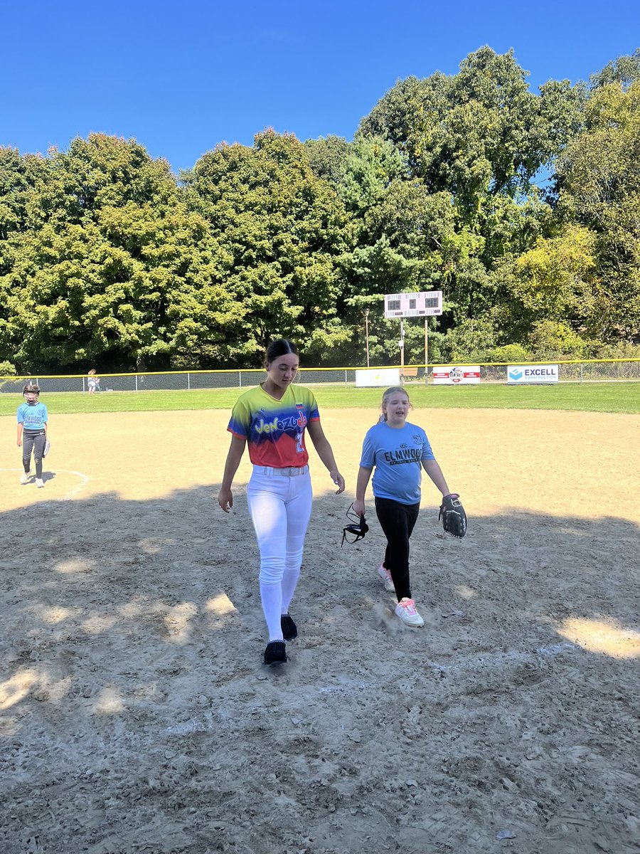 marcano_izzy's tweet image. Had such a fun time yesterday helping out my 8Us at there game! So wholesome to see other little girls starting at the same place I did. ❤️
@unity14UPlath @UnityCoachJosh @UnityTorres18U @ashvanboxmeer4
@sbrretweets @extrainningsb
@LineDsoftball @PGFNetwork @SoftballAmerica…