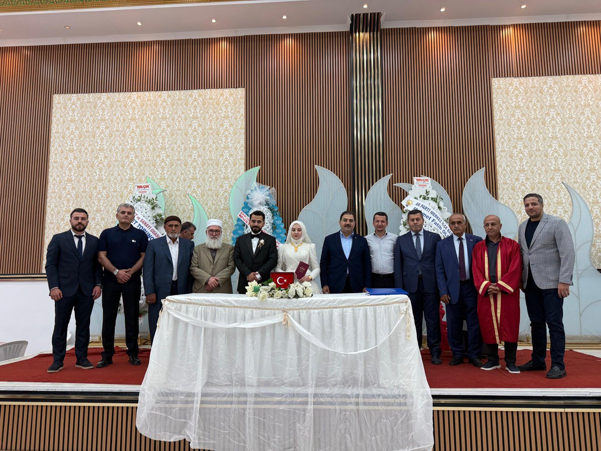 📍Çeşmi Cihan Düğün Salonu 

Haliliye Belediye Başkan Yardımcısı Mehmet Erol’un kardeşi Mehmet Emin Erol ile Turan ailesinin kızı Aleyna Esra’nın nikah törenlerine katılarak, Şanlıurfa Haliliye Belediye Başkanımız Sayın Mehmet Canpolat ile birlikte kıymetli şahitlerin huzurunda