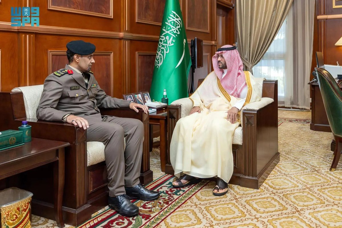 نائب أمير حائل يستقبل مدير مكافحة المخدرات بالمنطقة.
spa.gov.sa/N2414570
#واس_عام