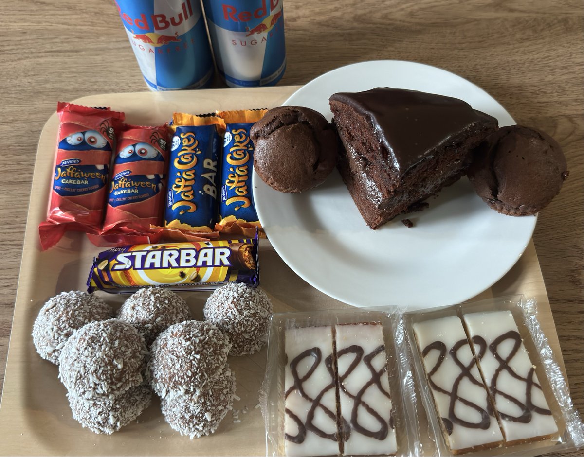 ArgyllSeaGlass's tweet photo. So #MikesSnacks for the Singapore Grand Prix consists of a chocolate fudge overload with the delicious Singaporean Fudge Cake πΈπ¬
I added a few extras including mini snowballs, some Jaffa cake type things, Kipling Bakewell slices and Red Bull as always π€€
#SingaporeGP
Well done on 2nd Max π©
Massive congratulations to Bob MacIntyre on winning the Dunhill β³οΈ π΄σ §σ ’σ ³σ £σ ΄σ Ώπ