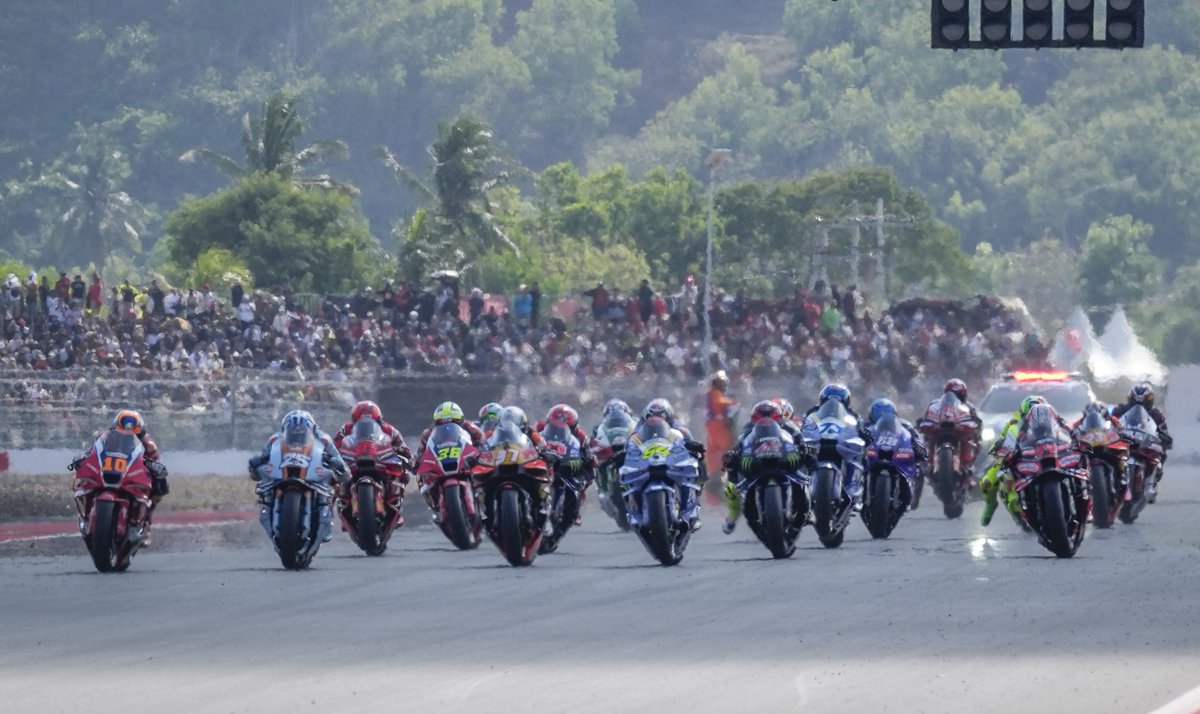 Oxley Bom #MotoGP pod from marvellous Mandalika! What a wild weekend: great track &amp; different tyre choices makes for great racing, plus stiff rear slick turns everything upside down. Aldeguer makes history, what a fight from Acosta &amp; MM back in hospital oxleybom.buzzsprout.com/2181509/episod…