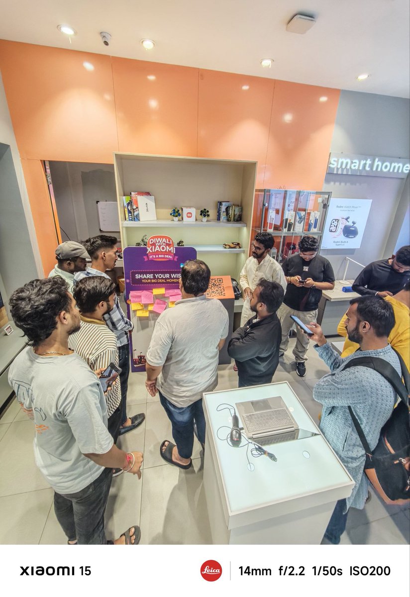 RajvirBhus82659's tweet image. XFC Pune Oct 25 Meet-up was all about festive vibes 🎉
Had an amazing time at the Mi Store discussing the Xiaomi Diwali Sale 💥
Excited for the new upcoming devices! 🚀l
#xiaomiindia #redmiindia #xfcpune
