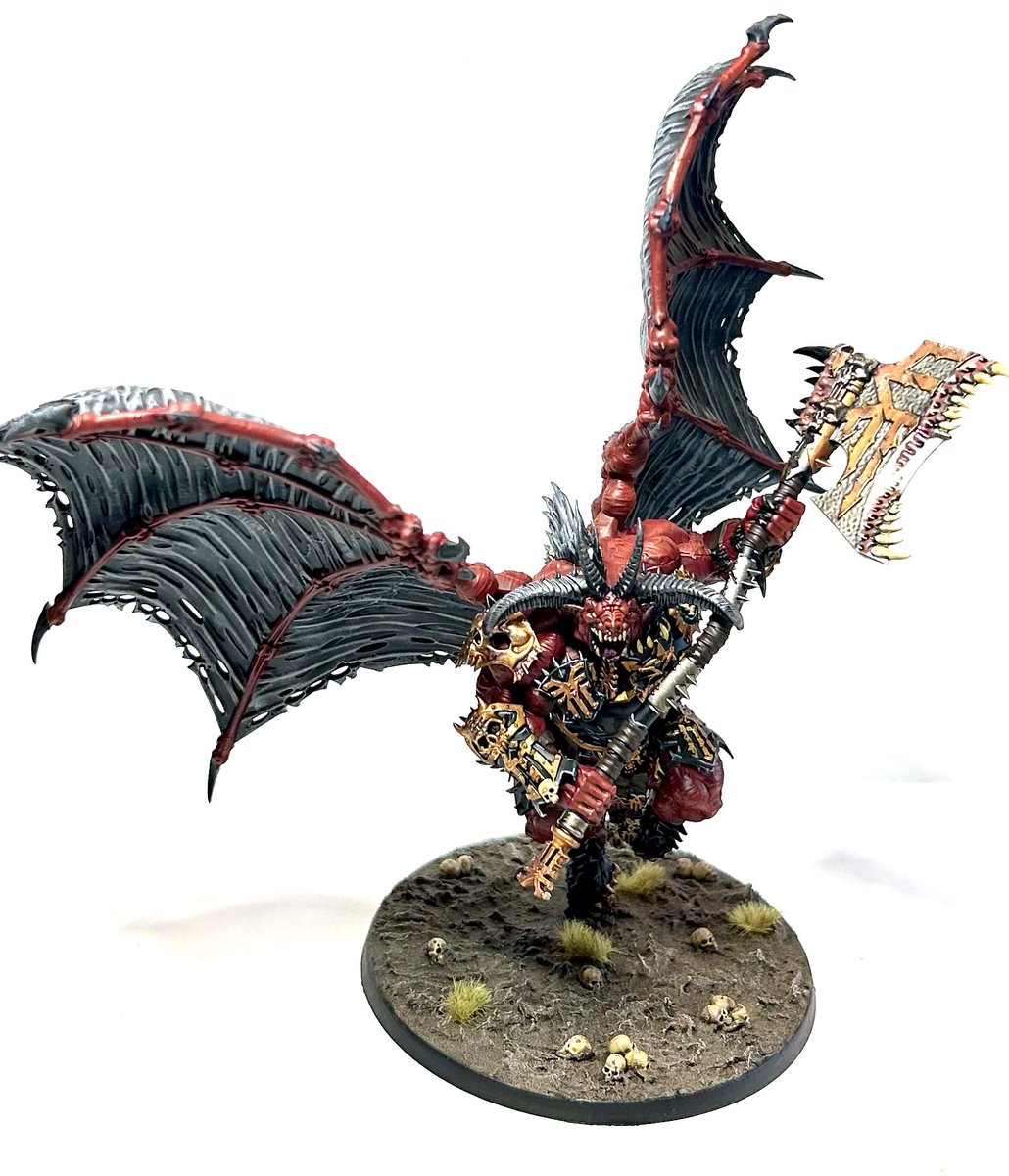 averagepaints's tweet image. Been stuck in Covid jail this weekend but it did mean I could finish painting this big lad! A Bloodthirster to add to my Be’lakor led Chaos collection! Hopefully I’ll get out to play soon. #WarhammerCommunity #PaintingWarhammer