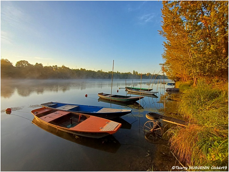 Cliches49's tweet photo. Les barques semblaient encore dormir, alanguies sur le miroir du jour…
j’ai hésité à les réveiller, mais je respecte les grasses matinées.
Promenade de Reculée Ville d'Angers
#clichés49photographies #borddemaine #angers #barque https://t.co/savPLV2Ndh