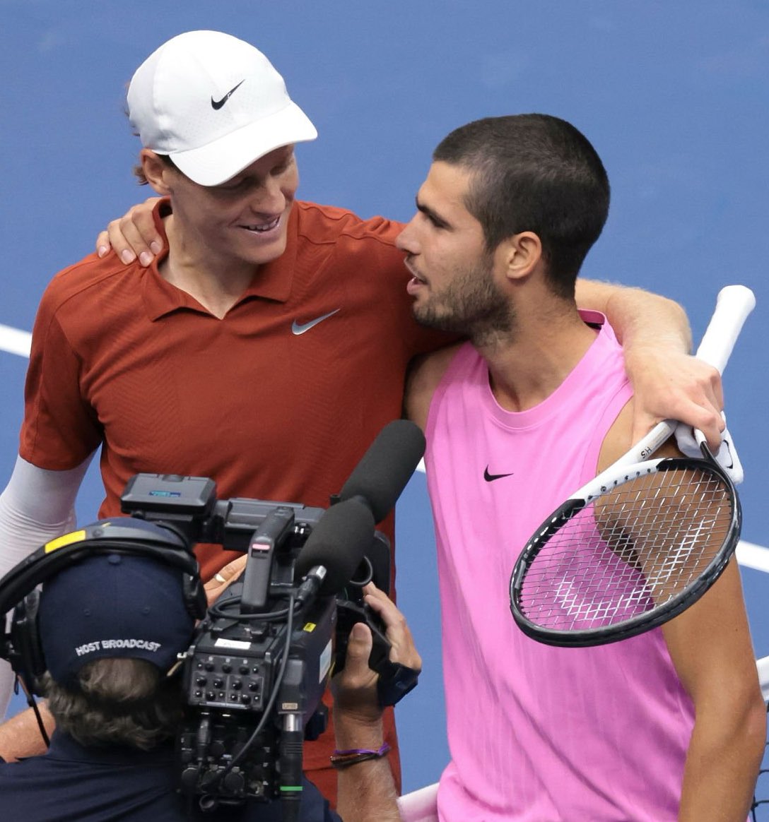 ItzzZain10's tweet image. Djokovic fans celebrating this Sinner injury is disgusting stuff, get well soon bestie @janniksin