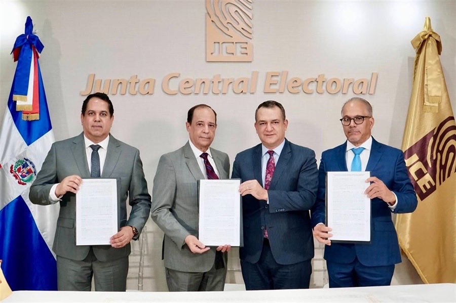 JCE y EMDOC firman contrato para suplir equipos, materiales y servicios para la nueva cédula

Ampliar aquí🔗 go.jce.do/4pQ7TrT