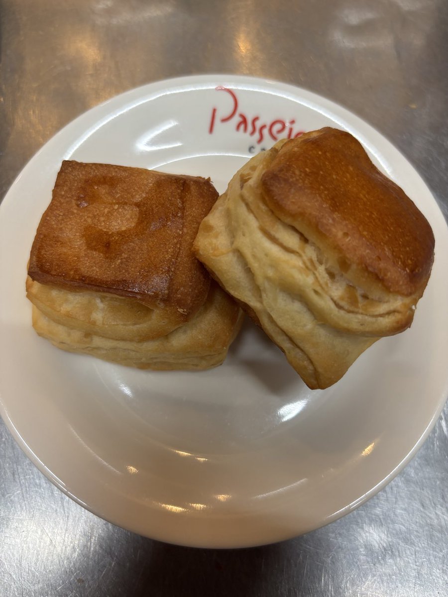 PasseioCafe's tweet photo. ランチパン紹介🍞
ランチパンに新しい種類が増えました！
メープルパンです♪
もっちりとした生地にメープルが絶妙に合います。 https://t.co/yxGNmxHG7v