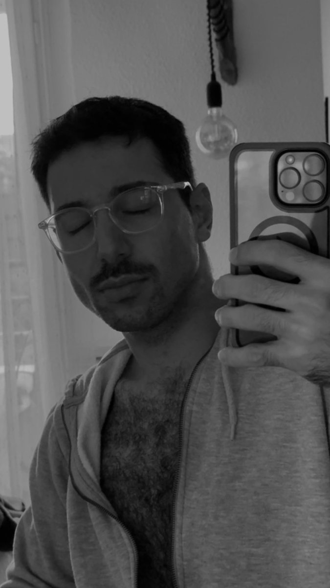 theols179's tweet photo. vous êtes trop beaux…. épousez-moi tous svp #LGBTQIASpookyMonth https://t.co/ZprPjsak1c