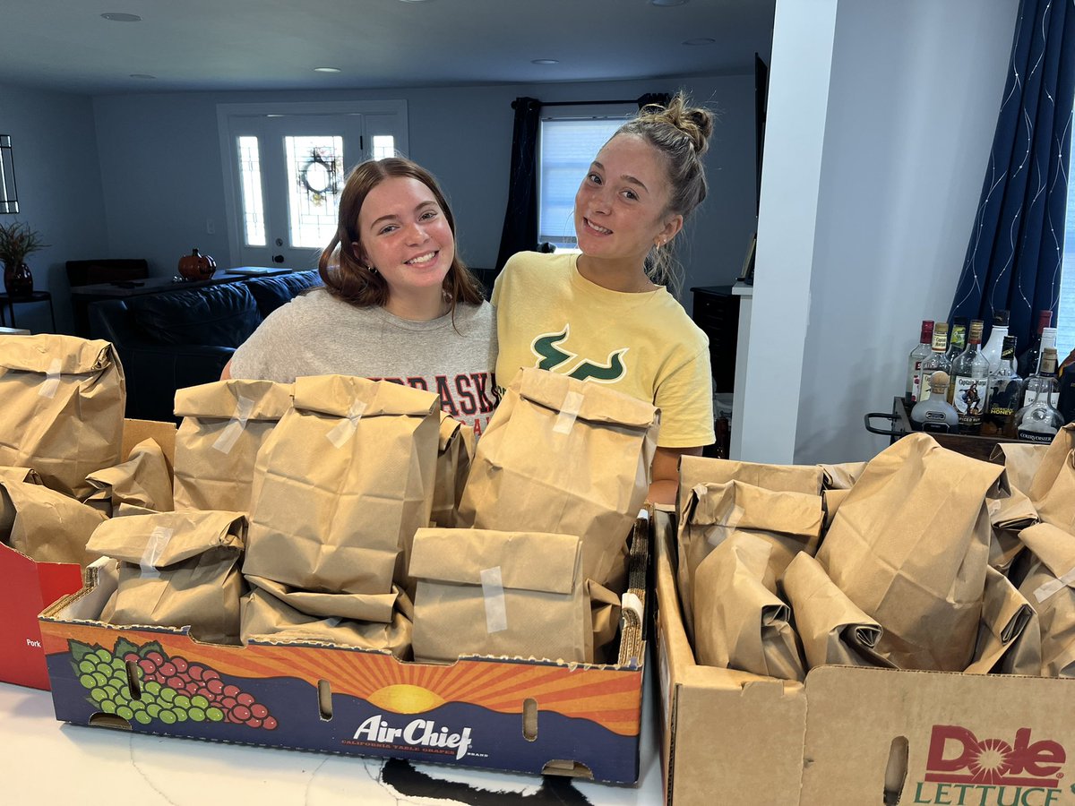 marcano_izzy's tweet image. Got to make some lunches with my friend Lexie for the homeless at the Providence Rescue Mission this morning after a long night at HOCO💜
@unity14UPlath @UnityCoachJosh @UnityTorres18U @ashvanboxmeer4
@sbrretweets @extrainningsb
@LineDsoftball @PGFNetwork @SoftballAmerica…