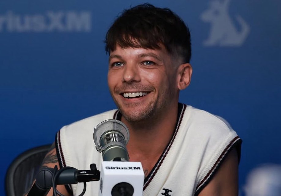 louaylor comfort tweet media