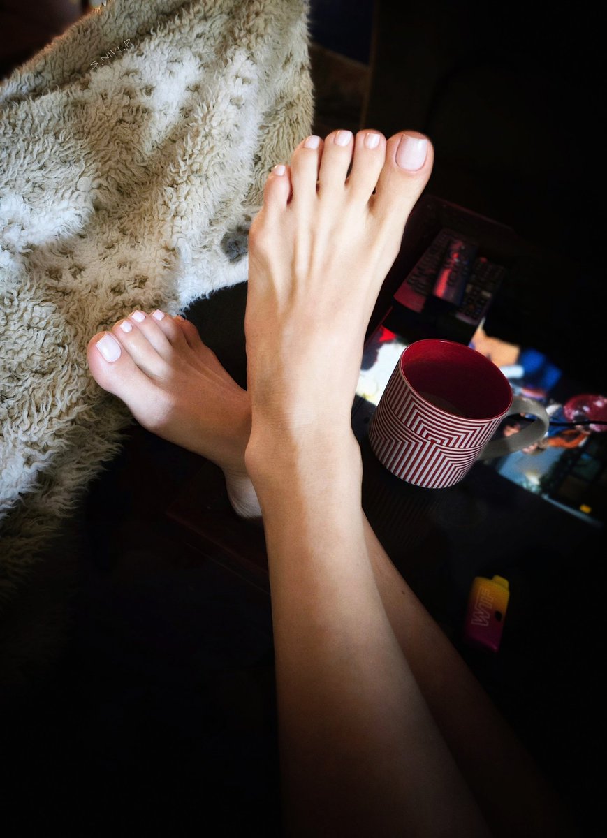 It's time to allow my cuck to kneel worship kiss and masturbate while thanking me for allowing him to serve his goddess witch! Freshly ground coffee, some good smoke, i relaxed while he washed my beautiful feet massaged them and worshipped them. Now hes going to enjoy the honor