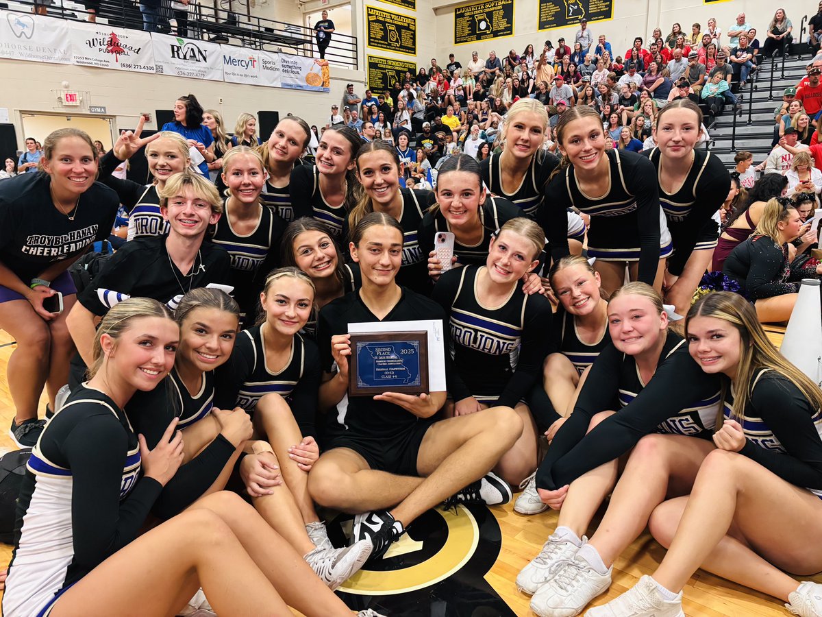 Congratulations to our JV and Varsity teams who competed at the MCCA St. Louis Regional Competition! Our Varsity team advances to state with a second place finish🤩