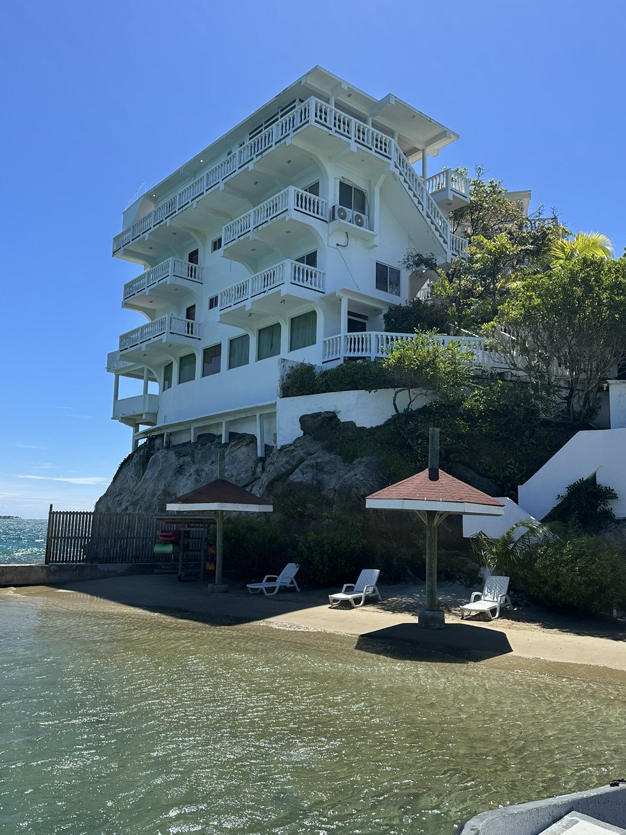 We’re back at the Villa on Dunbar Rock off Guanaja Island, Honduras. Magnificent place to stay. #caribbean #roatan #dunbarrockvillas #dunbarrock #scuba #scubadiving #diving #vacation #travel youtu.be/ZQzgHJObmRc?si… @dunbarrock