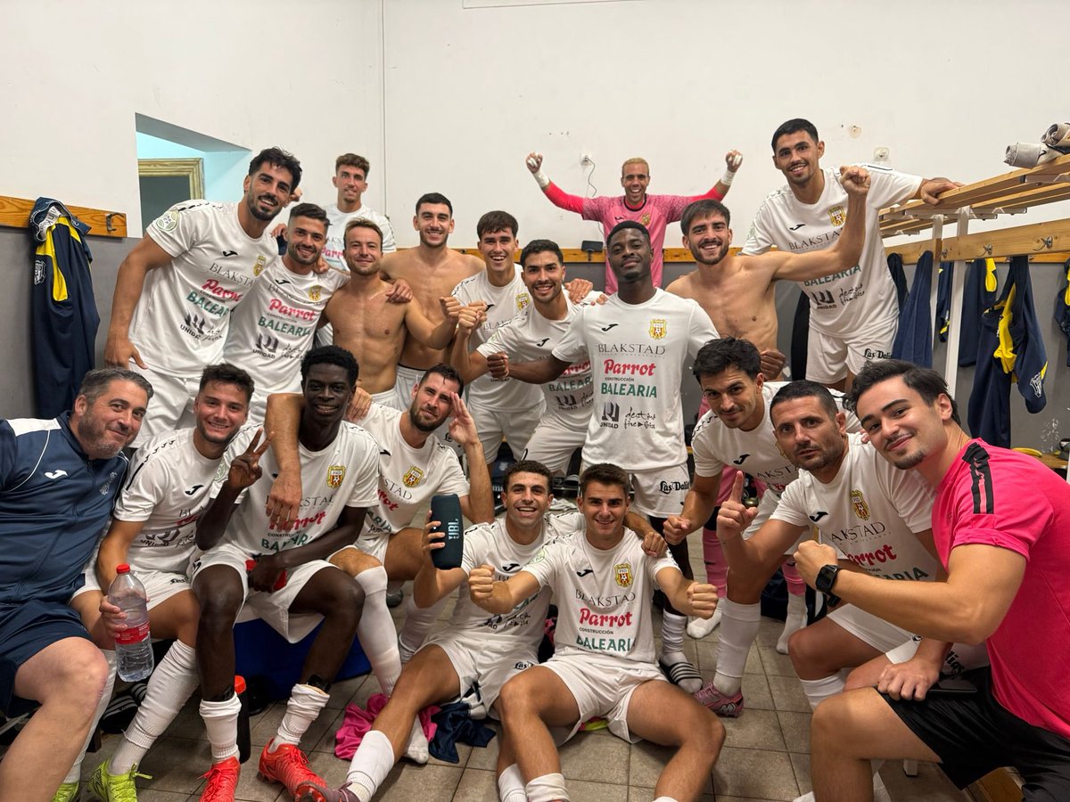 🤍🍍🍍➕3️⃣

#endavantpenya #scrpeñadeportiva