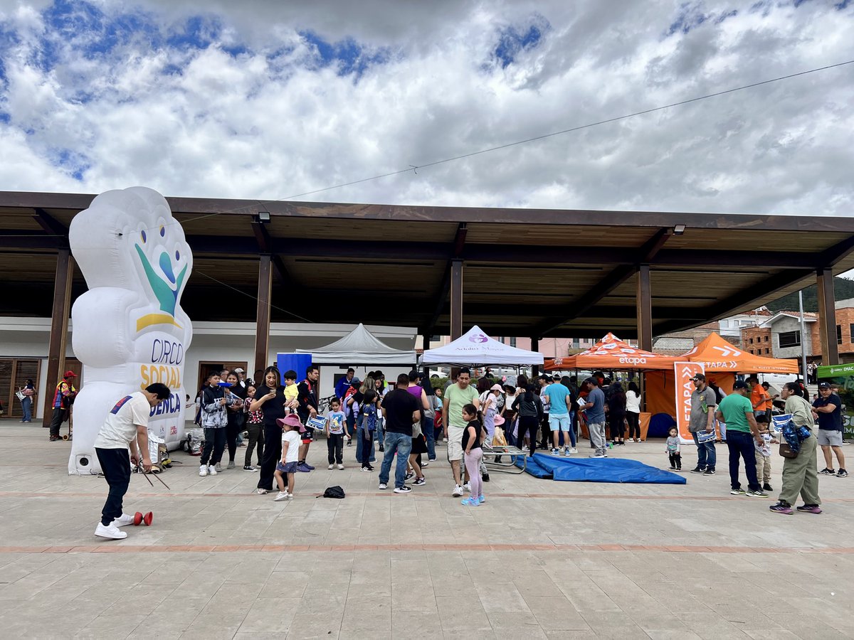 🎉 ¡Un fin de semana lleno de diversión en el Parque del Ferrocarril! 🚂🌳

Niños, niñas y familias disfrutaron de múltiples actividades recreativas pensadas para todas las edades. 💫👨‍👩‍👧‍👦

<a href="/czamoramatute/">Cristian Zamora M</a> 
<a href="/MunicipioCuenca/">Municipio Cuenca</a> 
#AmorPorCuenca❤️💛