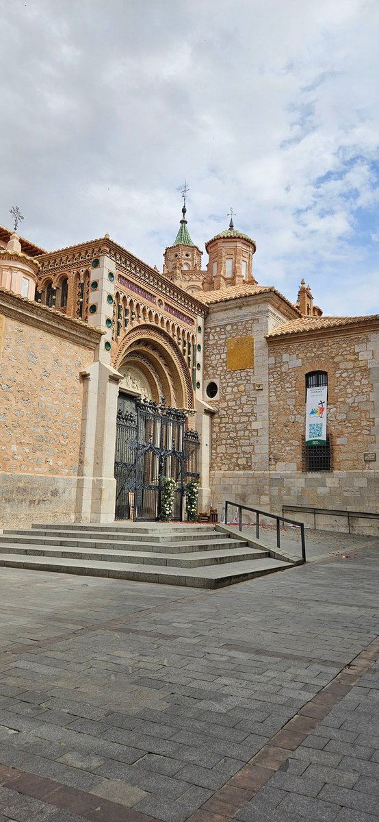 La felicidad consiste en no imaginar el futuro y no llorar el pasado #sanjuandedios #sjdreflexión #humanización