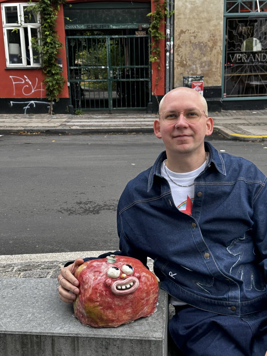 Olima's tweet image. found this on a random street in copenhagen??? truly incredible
