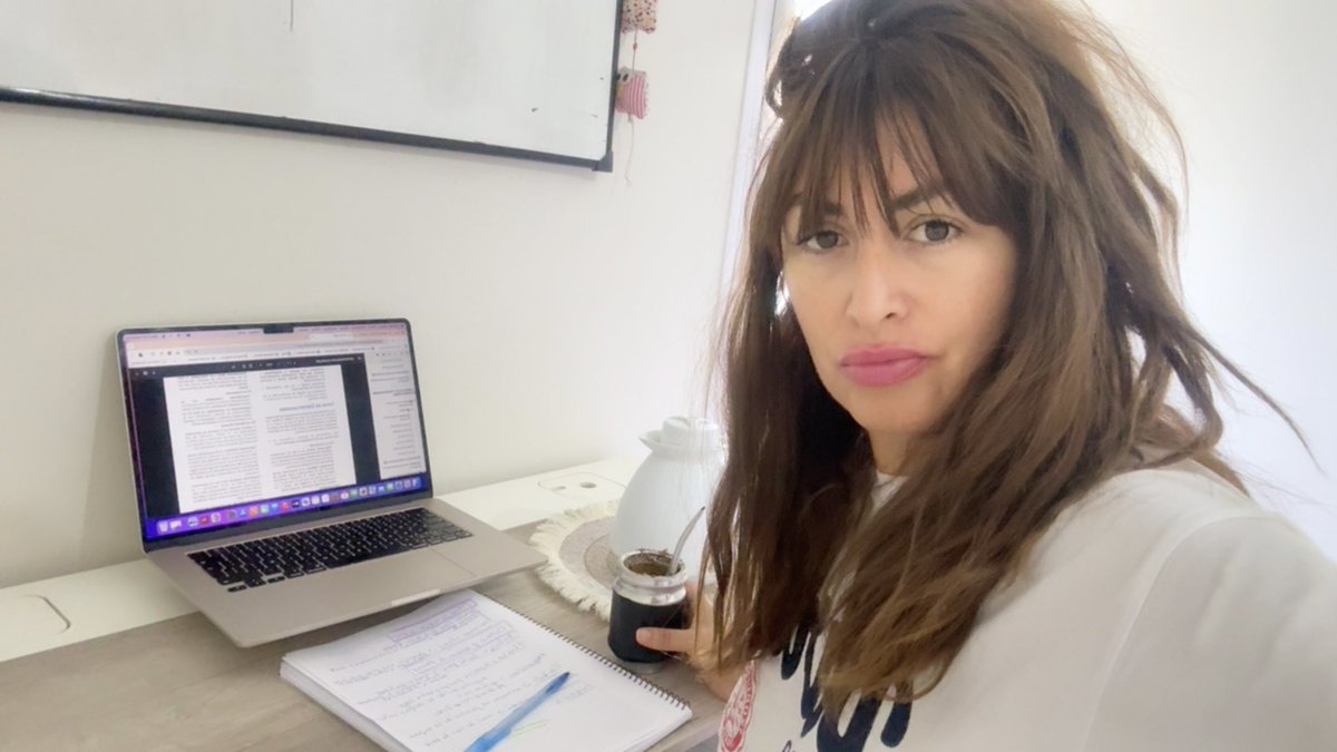 Otra vez encerrada en la cueva estudiando 📚📚