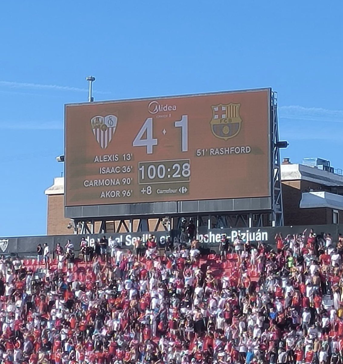 Guarden la foto, esto es historia. 
Viva el Sevilla FC!!!! ❤️