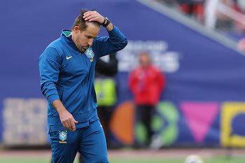 🇧🇷 

La Confederación Brasileña de Fútbol anunció la destitución de  Ramon Menezes como entrenador de la selección brasileña sub-20, tras quedar eliminados por primera ocasión en Fase de Grupos de un Mundial de la categoría, en 20 participaciones.