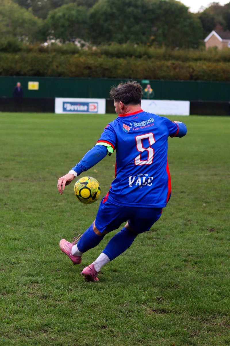 RPVFC's tweet photo. Match Day Pictures From Our 1-1 Draw With @HartleyFC ⚽️🔵

📸 @luwxwa 

#UpTheVale #RPV https://t.co/BCI3avmrkA