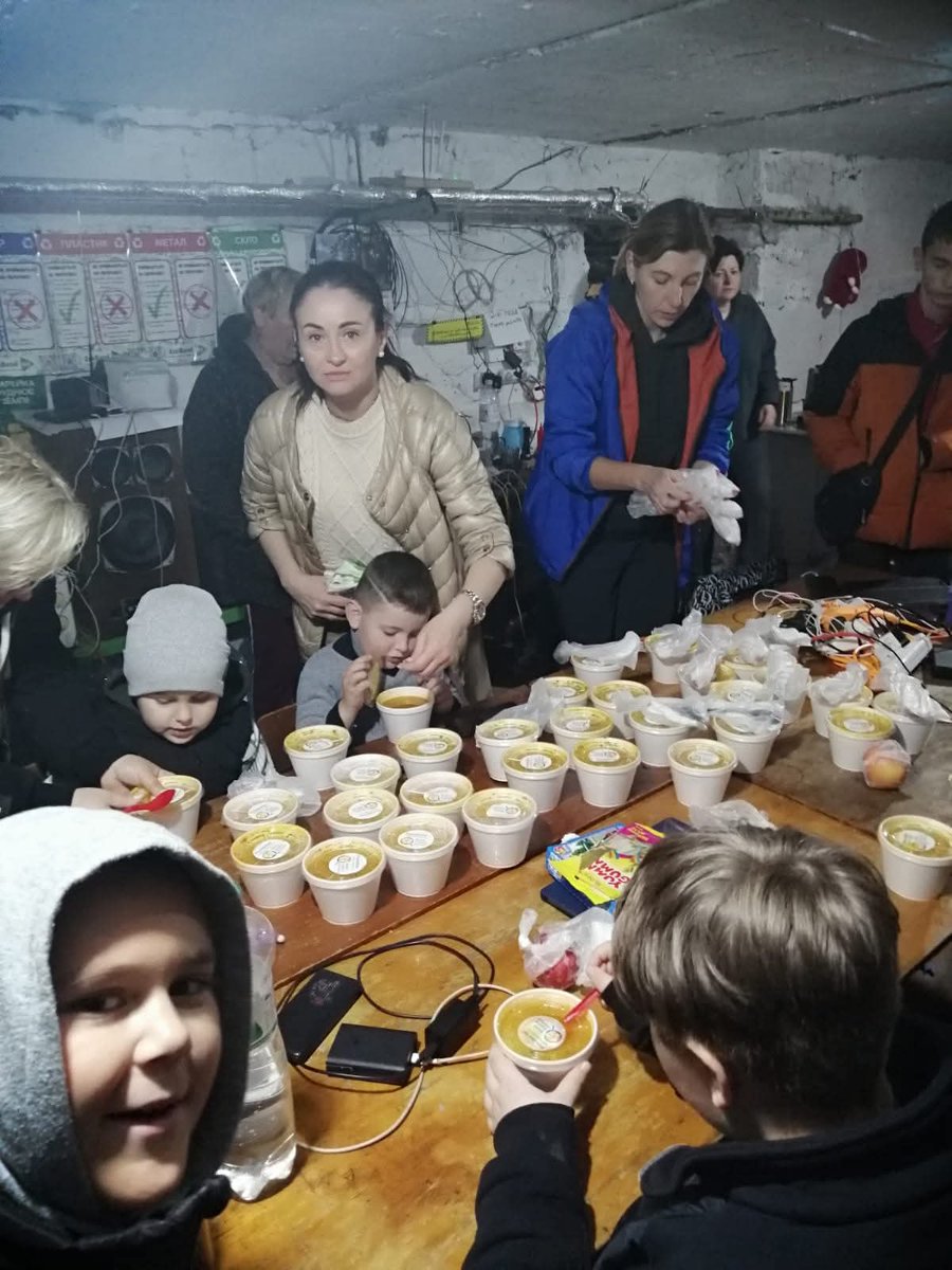 Neyasit_alt's tweet photo. Не зупинюсь дякувати організації, яка кожен раз на передовій допомоги цивільним в цій війні
В самих складних умовах, навіть коли є пряма загроза, вони допомагають.
Ця війна показала, які міжнародні організації роблять, а не піаряться!
Від жителя Шостки, щиро Дякую @WCKitchen !♥️ https://t.co/g9ruOPgC2C