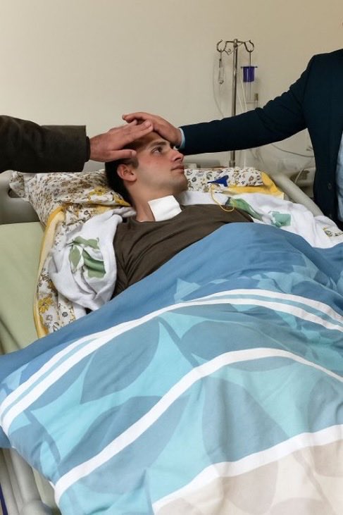 10 Yıl önce Tunceli'de düzenlenen terör saldırısında ağır yaralanarak Gazi olan Polis Memuru Hakan Çalışkan, yıllardır yatağa bağımlı şekilde verdiği yaşam mücadelesini kaybederek Şehit oldu.

Yüce Türk Milleti’nin başı sağ olsun. 🇹🇷
Hepimiz birer Fatiha okuyalım tüm aziz