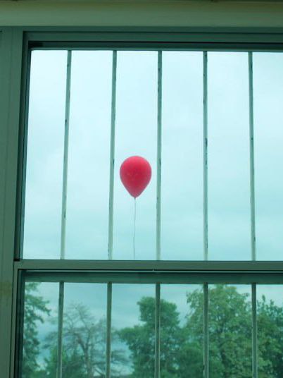 ᅠᅠᅠᅠᅠᅠ

         SE BUSCA A . . .

         ⸻ Henry Bowers.
         ⸻ 39 años.
         ⸻ Interno H. Psiquiátrico.
         ⸻ fc: Teach Grant.