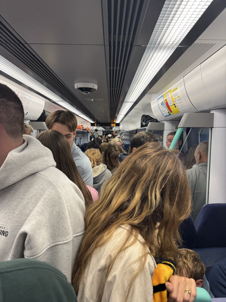 Standing room only for your £50 fare on <a href="/Se_Railway/">Southeastern</a> - a big rip-off railway company.

Train fares in the UK are a disgrace &amp; so is the service. Shame on you South Eastern 🤬