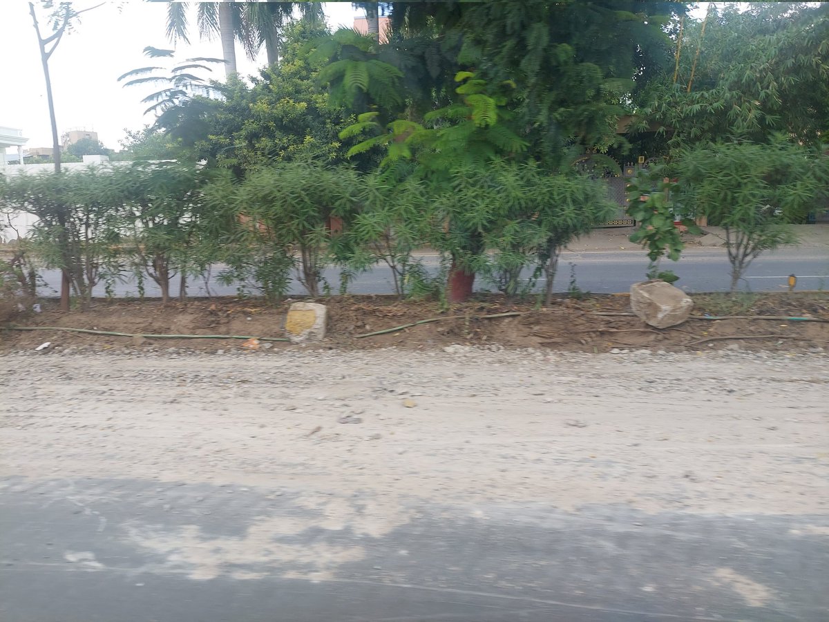 drdaxesh's tweet photo. What's the need for changing the road divider blocs when they are already in good condition? #hebatpurroad https://t.co/jSmnMz9YQn