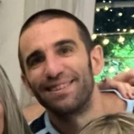 Este es el enfermo que intentó matar a un bebé con un fierrazo en un edificio de Palermo

Alguien tiene el nombre? Máxima difusión