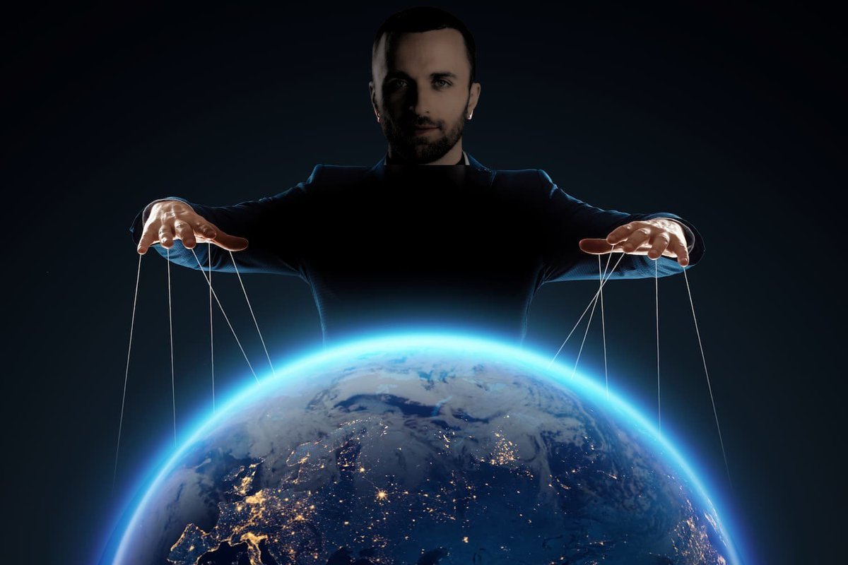 Squeezie qui a menacé la famille de tous les pilotes du gp explorer pour qu'ils le laissent passer (Baghera pleure en s'excusant pour qu'il épargne sa mere)