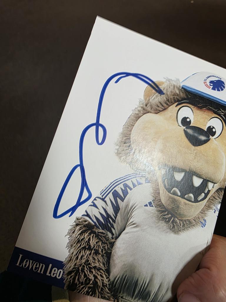 ACE_W's tweet image. Cherrybear needs to up his game. Leo  does signatures. #afcb #kobenhavn