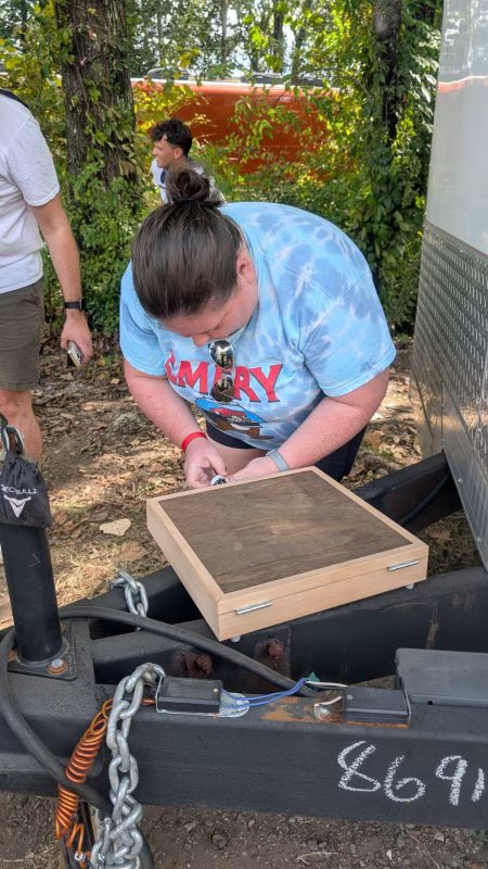 ongoingconcept's tweet image. It’s been found! Thanks to @FurnaceFest and Jason from Unoriginal Vinyl for making this treasure hunt happen!