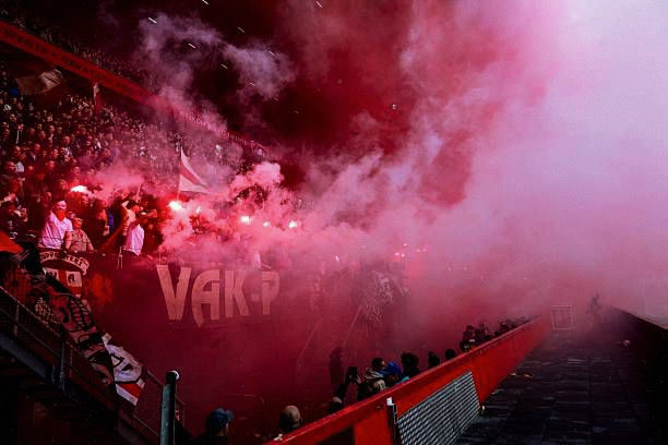oohh Twente d̷o̷o̷d̷ rood! 🧨🔥