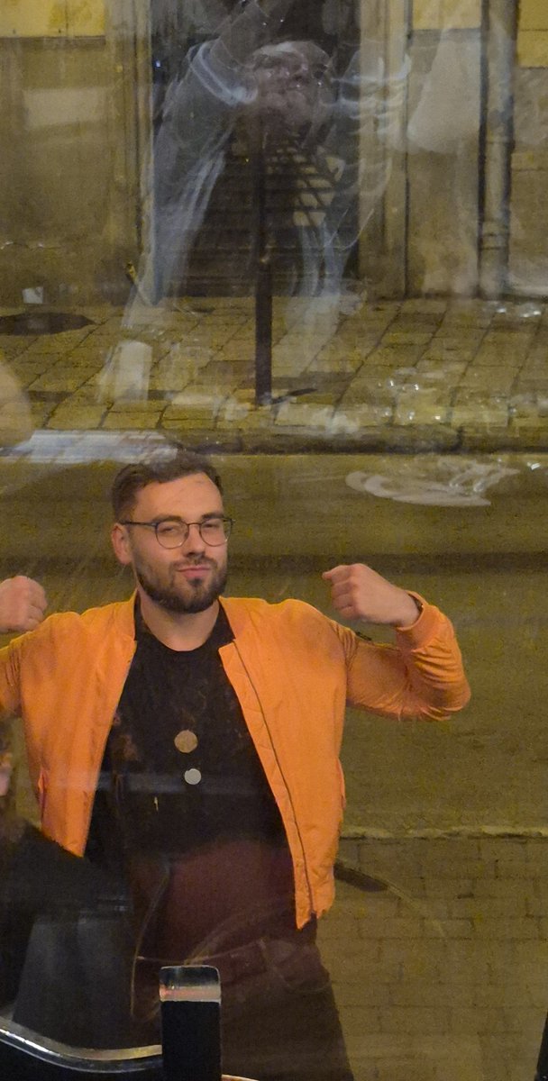 тут <a href="/volodya1616/">Володька!</a> спиздив куртку в моєї жінки і ходить довольний ❤️

закінчення Букфоруму завжди топове