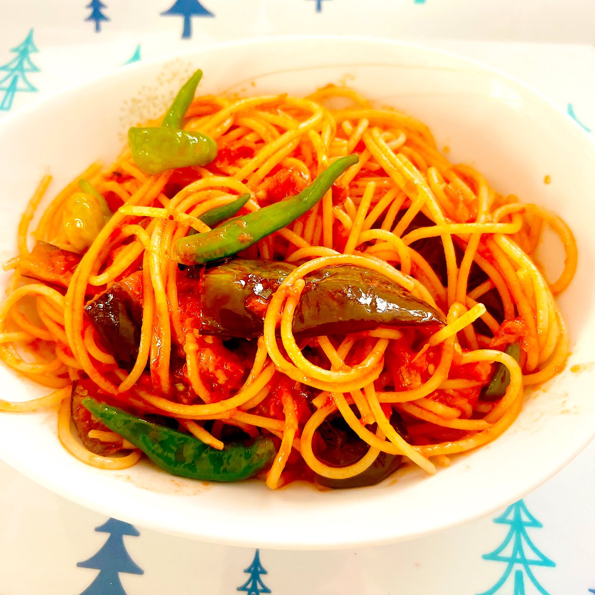 Qchan_go's tweet photo. おはよ〜

#朝ごはん 
#朝食 
#ごはん 

トマトスパゲッティ
ナスと万願寺とうがらし入り

#おうちごはん 
#おうちご飯 
#スパゲッティ https://t.co/DWw93144yQ