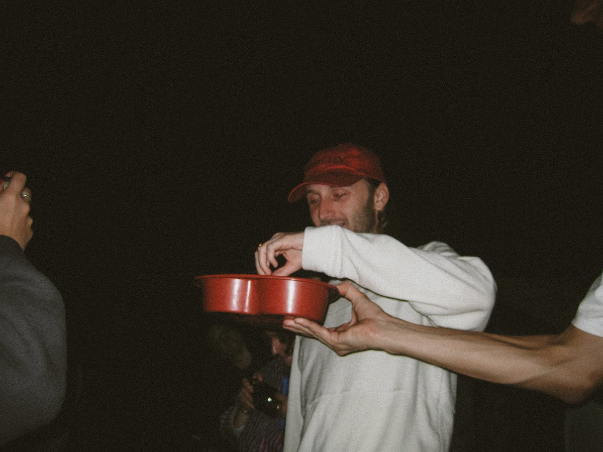 d4wsonc's tweet image. thank you to the legion of lesbians and 4 straight men for celebrating me last night