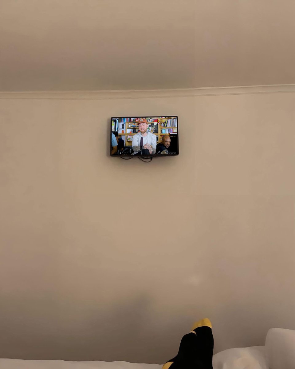 MacMillerMemoir's tweet image. Finally relaxing after a long day 🙂‍↔️