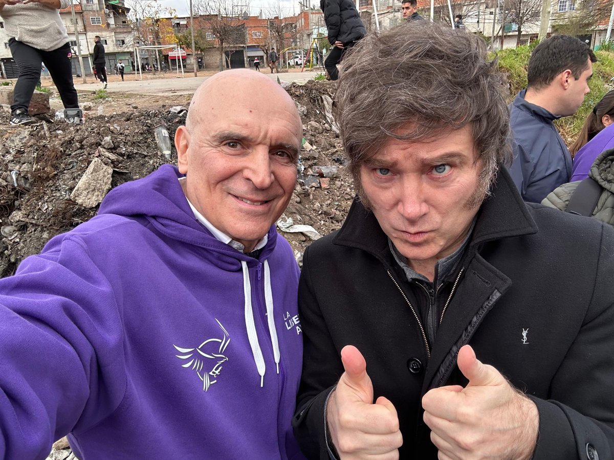 Cesargarzon80's tweet photo. #Argentina
No fue moral ni ética. Fue pánico electoral.
Bajaron a @espert porque las encuestas eran una catástrofe.
Ahora mandan a @diegosantilli a apagar un incendio con bidones de nafta.
#MileiGate #NarcoEspert #LibertadAvanza #MileiNuncaMás #KarinaEsAltaCoimera https://t.co/27no8WITfk