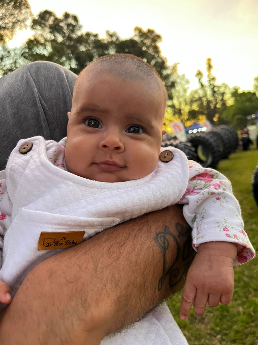 Te amo princesa de papá 👸😍
Te amo con toda mi alma Emi♥️