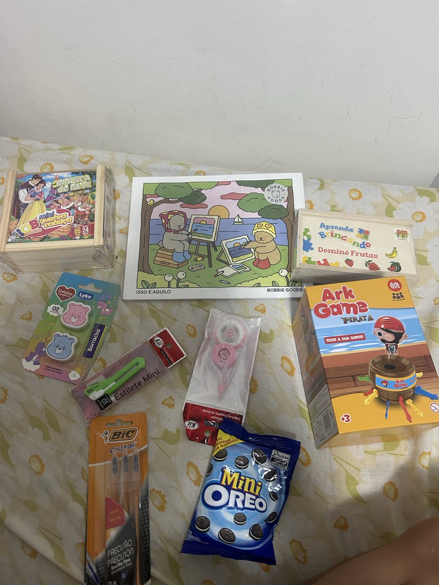 woncomigo's tweet image. comprei coisas !!! muitas coisas!! comprei lençol e coberta da hello kitty e me deram duas pulseiras de brinde 😌