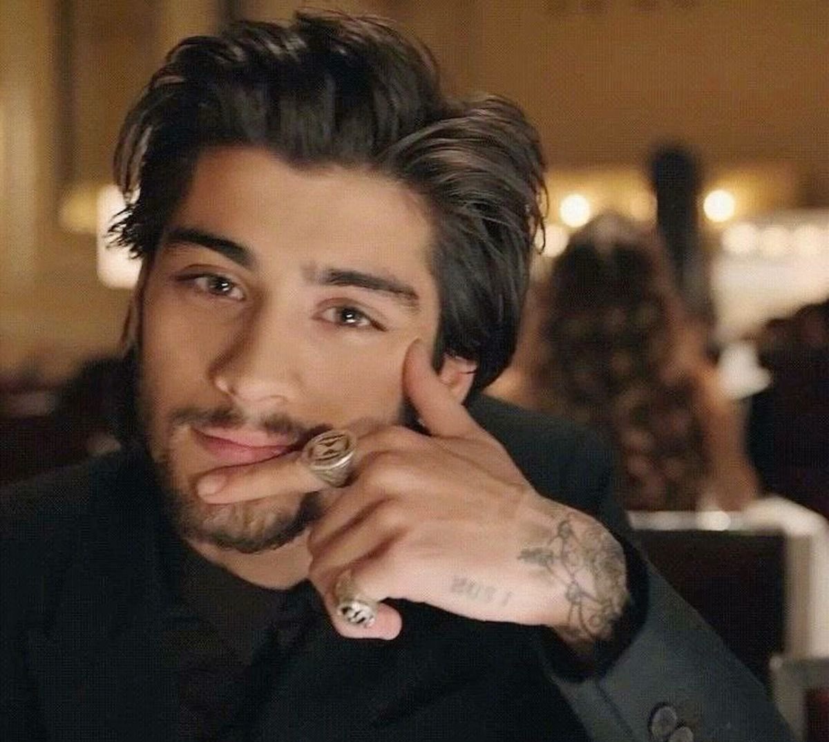 abrilvsjisoo's tweet photo. solo imagínense una colaboración de Jisoo y Zayn, DIOS https://t.co/FslnucXFD7