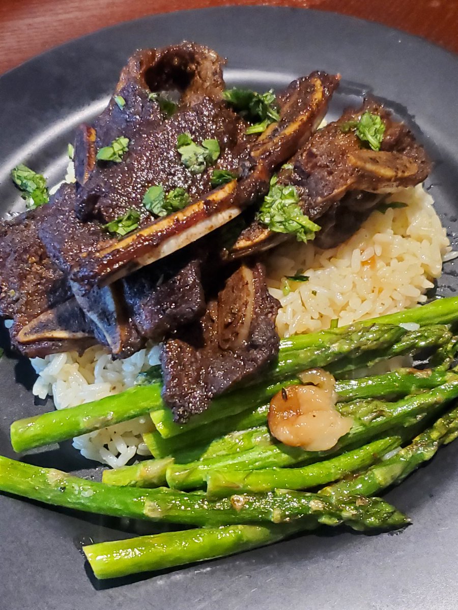 Garlic parmesan rice with beef spare ribs. Dinner. 🍷