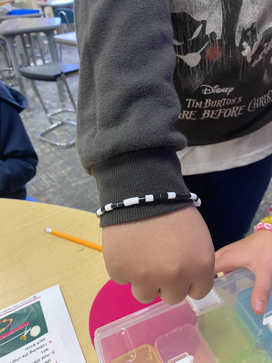 MsC_at_Melcher's tweet image. My fourth graders learning #binarycode with a #makerproject. They made bracelets using their initials! 3-letters, 3 bytes, 24 beads, 0s and 1s. Understanding how computers communicate helps us to learn #Coding. @kcpublicschools @KCPS_Melcher @STEMKC