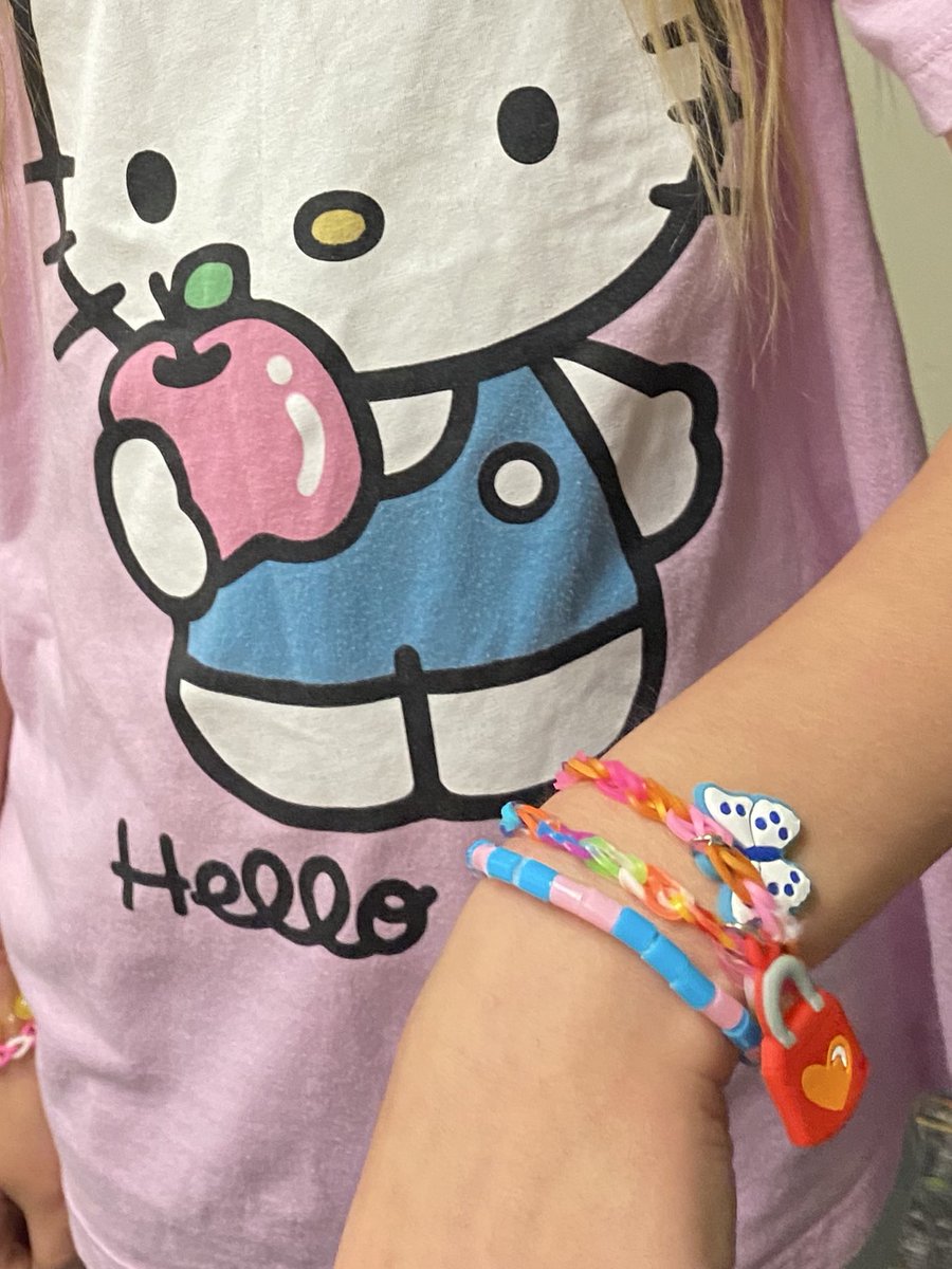 MsC_at_Melcher's tweet image. My fourth graders learning #binarycode with a #makerproject. They made bracelets using their initials! 3-letters, 3 bytes, 24 beads, 0s and 1s. Understanding how computers communicate helps us to learn #Coding. @kcpublicschools @KCPS_Melcher @STEMKC