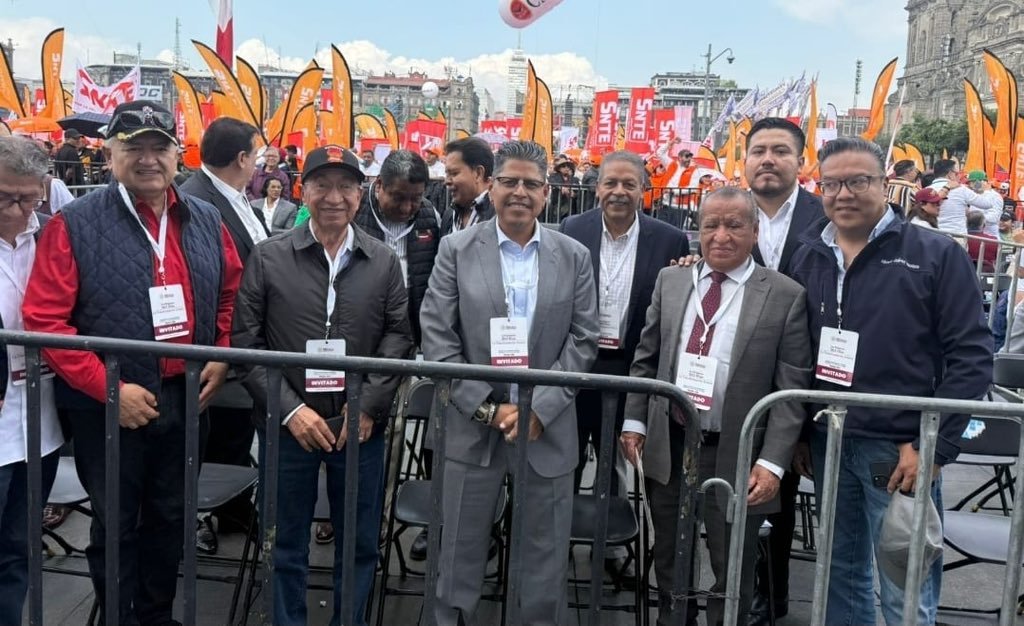 tereso_medina's tweet photo. Tuve el gusto de asistir al 1er Informe de Gobierno de la Presidenta @ClaudiaShein, junto a compañeros de la @CTM_MX, e importantes personalidades y actores del mundo laboral, reconociendo el trabajo y el papel del gobierno en favor de las y los mexicanos, buscando sumar en unidad por la construcción de un mejor México. 
¡Enhorabuena!
