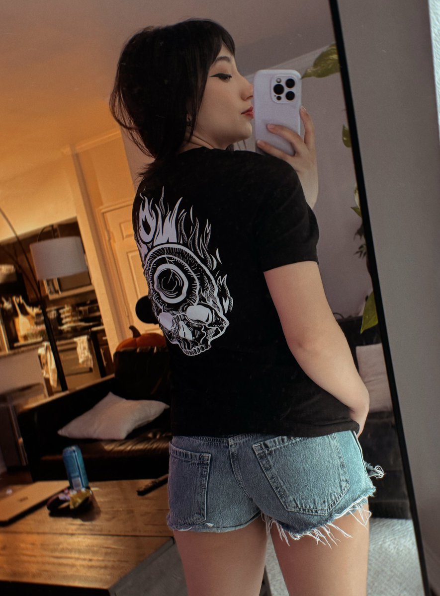 ZeldasLullabyy's tweet image. Made sure to rep the @WomenofHalo on Championship Sunday. GGs to everyone. Cheering you all on and can’t wait to see what happens at Worlds. 

This community will always hold a special place in my heart. Love you guys. 💜
#HCS #HCSCharlotte25